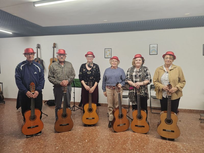IMAGEN DE CLASES D EMUSICA D EPIANO EN LA ESCUELA 